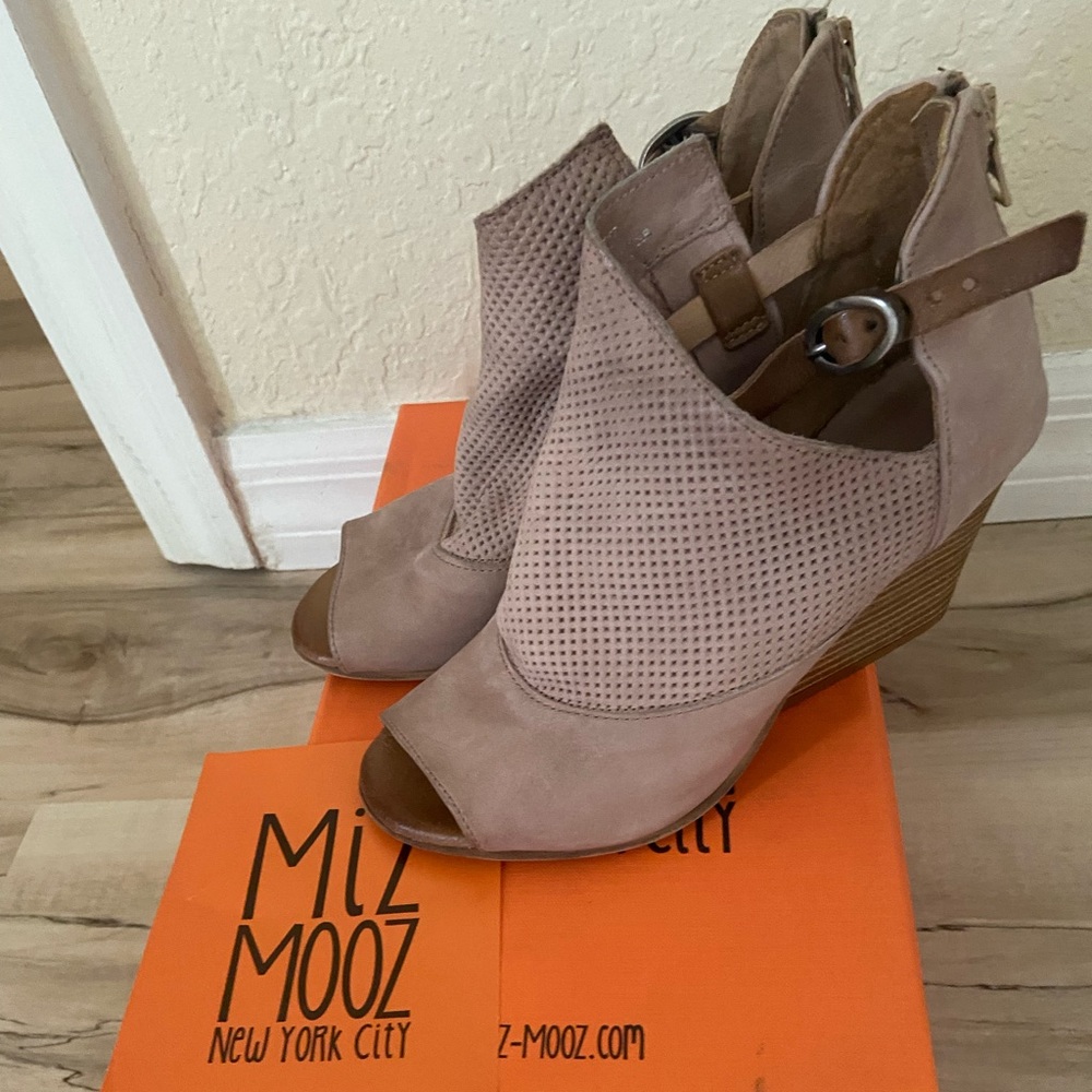 Miz Mooz Leather Wedge Sandals - Knox Pearl EU 37